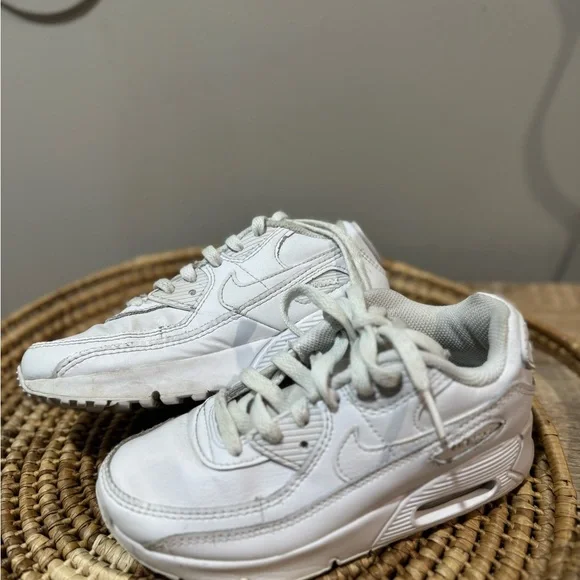 Kid white Nike air maxes - Picture 6 of 7